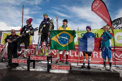 Nathan Alborghetti, de 13 anos, conquistou na quarta-feira, dia 30 de Janeiro, mais duas medalhas para o Brasil no Troféu Borrufa de Esqui Alpino / Foto:Divulgação